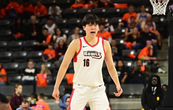 易策略 G联赛: 杨瀚森首秀8分13板4助1断1帽 混音22分逆转太阳迎三连胜